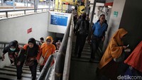 Pembatalan perjalanan KRL hanya akan berlaku untuk ketiga rute tersebut. Sehingga, pada Sabtu, 26 Oktober 2019 pukul 04.30 WIB, rute perjalanan KRL akan normal kembali.