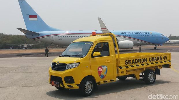 TNI AU pakai mobil Esemka (Farih/detikcom)