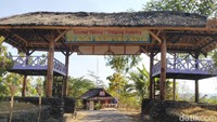 Tradisi ini digelar oleh warga Kampung Adat Kuta di Desa Karangpaningal, Kecamatan Tambaksari, Kabupaten Ciamis, Jawa Barat. Nyuguh memiiki hikmah menjaga budaya warisan dan alam di Kampung Kuta. (Dadang/detikcom)