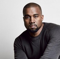 Pada tahun 2012, fans fanatik dari Kanye West yang bernama Linda Resa mengganti namanya dengan Mrs. Kanye West. Sebelumnya, fansnya itu juga sudah memiliki tattoo nama Kanye West di lengannya. Rencananya, Linda bahkan akan melakukan hal yang lebih ekstrim lagi untuk mendapatkan perhatian dari Kanye West. Foto: Istimewa