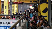 Tiga rute yang akan disetop sementara itu adalah KRL 1249 relasi Bogor - Jakarta Kota pemberangkatan Stasiun Bogor pukul 21.47 WIB, KRL 1250 relasi Jakarta Kota - Bogor pemberangkatan Stasiun Jakarta Kota pukul 23.45 WIB, dan KRL 1841/1842 relasi Jatinegara - Manggarai pemberangkatan Stasiun Jatinegara pukul 23.00 WIB (batal hanya untuk relasi Jatinegara - Manggarai, untuk relasi Manggarai - Bogor tetap).