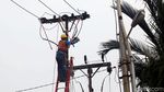Melihat Aktivitas Petugas PLN di Pulau Terdepan RI