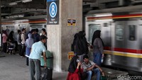 PT Kereta Api Indonesia (KAI) pun akan kembali mengoperasikan jalur 6 di Stasiun Manggarai pada hari Sabtu, 26 Oktober 2019. Pengoperasian jalur 6 tersebut juga akan diikuti dengan beroperasinya jalur 7 Stasiun Manggarai untuk perjalanan KRL.