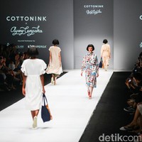 “Bagi kami, fashion is for everyone termasuk juga teman-teman disablitas. COTTONINK membuat desain pakaian agar semua perempuan dengan beragam kepribadian dan bentuk tubuh dapat merasa nyaman dalam mengekspresikan diri. Kami senang dapat berkolaborasi dengan British Council dan Intoart melalui fashion untuk mengajak publik merayakan keberagaman,” ujar Ria Sarwono, Co-founder COTTONINK. (Foto: Rifkianto Nugroho/detikfoto)