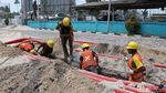 Intip Pemasangan Kabel Listrik Bawah Tanah di Natuna