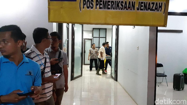 5 Siswa SMP Tenggelam di Baduy Luar, Polisi Buka Posko Identifikasi Jenazah 5 Siswa SMP Tenggelam di Baduy Luar, Polisi Buka Posko Identifikasi Jenazah