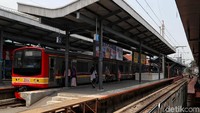 PT Kereta Api Indonesia (KAI) pun akan kembali mengoperasikan jalur 6 di Stasiun Manggarai pada hari Sabtu, 26 Oktober 2019.