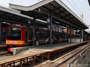 KRL Tambah Jam Operasional hingga Pukul 3 Dini Hari di Tahun Baru