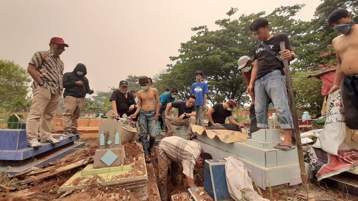 Polisi: Mayat Wanita yang Dicor di TPU Diduga Korban Pembunuhan