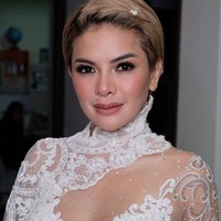 Nikita melakukan operasi plastik di Korea Selatan pada 15 Oktober silam. Operasi tersebut berjalan cukup lama hingga 11 jam. Saat disinggung biayanya Nikita menyebut  harganya fantastis. Semuanya Rp 1,1 Miliar. Foto: dok. Instagram @nikitamirzanimawardi_17