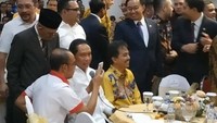 Saat makan bersama di acara resmi, Zainudin diminta memberikan sambutan terlebih dahulu. Foto: Istimewa