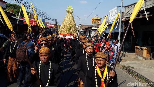 Tradisi Saparan di Pengging, Banyudono, Boyolali.