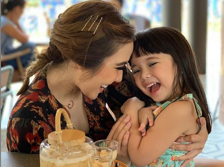 Intip Pose Keren Gisella Anastaia Saat Kulineran Bareng Gempita