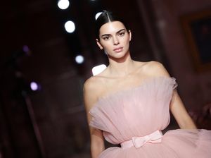 Tak Cuma 13 Oktober, 7 Artis Ini Rayakan No Bra Day Sepanjang Tahun