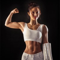 Tahun lalu Yuan Herong jadi viral dan disebut sebagai Chun-Li di kehidupan nyata. Pasalnya wanita tersebut punya badan kekar dan pintar bela diri. Bentuk tubuhnya pun kontras dengan penampilan wajah yang imut dan cantik. Foto: Instagram