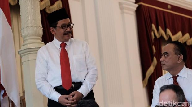 3 Penjelasan Wamenag Soal Konten Porno Muncul di Akun Twitter