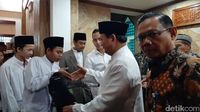 Prabowo Salat Jumat di Masjid Kemhan dan Santuni Anak Yatim