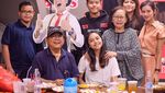 10 Momen Kulineran Wina Natalia Minda yang Kompak dengan Mantan Suami
