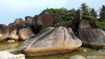 Pesona Hamparan Batu Raksasa di Alif Stone Park Natuna
