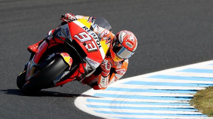 Marc Marquez memarahi Jorge Lorenzo setelah kedua pebalap senggolan di FP2 MotoGP Australia. (Foto: Mirco Lazzari gp / Getty Images)