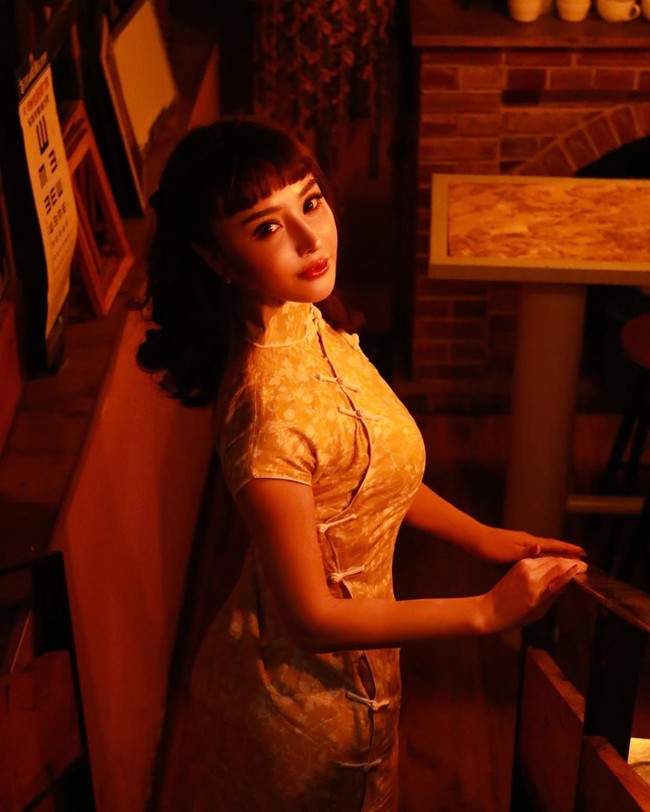 Ia juga telah berkompetisi dalam kompetisi binaraga sebelumnya, tetapi selain dari kegiatan kebugarannya, Yuan adalah seorang dokter. Ia pun beberapa kali berbagi foto di tempat kerjanya saat mengobati pasien. Foto: Instagram