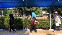 Selain itu, aksi jalan kaki ini juga merupakan salah satu bentuk upaya para peserta dan guru untuk meningkatkan kesadaran kepada masyarakat dan pemerintah soal pentingnya fasilitas publik yang ramah bagi para penyandang disabilitas.