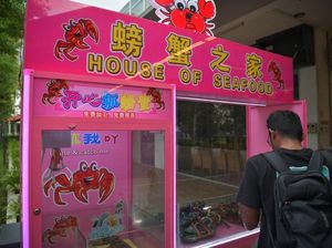Taruh Kepiting Hidup di Mesin Capit Boneka, Restoran Seafood Ini Dikritik