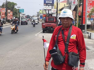 Sebarkan Harapan Sembuh Stroke, Komaruddin Jalan Kaki Bandung-Jakarta