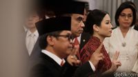 Berkebaya Merah, Angela Tanoesoedibjo Memesona di Pelantikan Wamen
