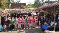 Berbagai pergelaran seni pun ditampilkan di acara ini. Antara lain paduan suara, Ronggeng, Seni Ibing, Gondang Buhun yang merupakan kesenian asli Kampung Kuta, serta Gembyung. (Dadang/detikcom)