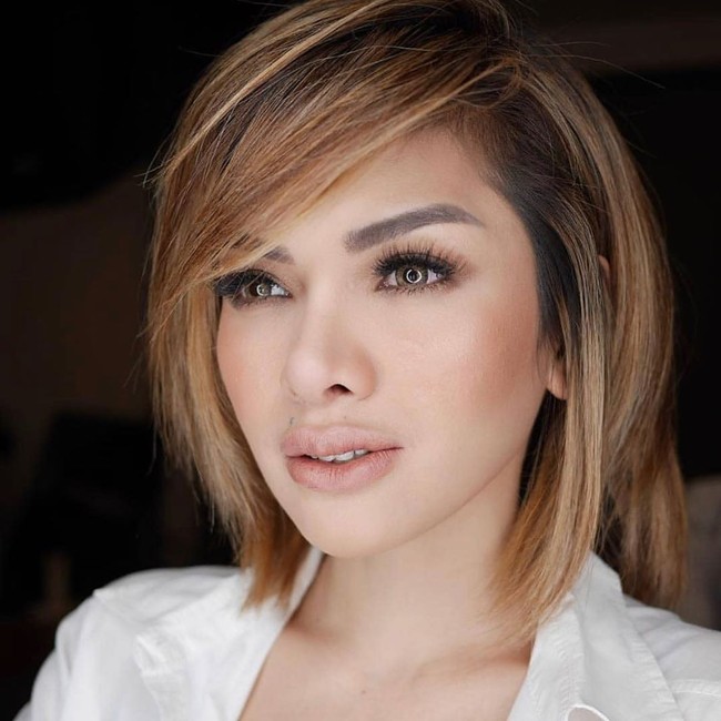 Nikita Mirzani mengakui bahwa hidung dan bagian wajah lainnya hasil vermak. Inilah penampilan wajah Nikita Mirzani yang operasi plastik yang diakuinya menghabiskan biaya Rp 1,1 miliar.  Foto: dok. Instagram @nikitamirzanimawardi_17