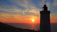 Rubjerg Knude Lighthouse, begitulah nama mercusuar bersejarah yang ada di Jutland, Denmark. Usianya sudah 120 tahun dan terancam roboh karena abrasi. (iStock)