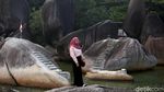 Pesona Hamparan Batu Raksasa di Alif Stone Park Natuna