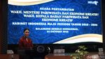 Potret Perdana Wakil Menteri Angela Tanoe di Kantornya