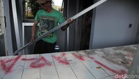 Hal itu dilakukan untuk mengambalikan fungsi pos untuk digunakan kembali pascabentrok demo mahasiswa.
