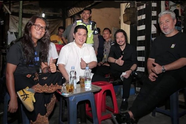 5 Momen Erick Thohir Saat Cicipi Kuliner Legendaris di Indonesia