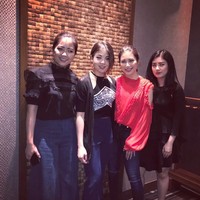 Angela Tanoesoedibjo menyebut ketiga adiknya sebagai avengers crew. Dari ketiga adiknya itu hanya adik perempuan terkecilnya Clarissa Tanoesoedibjo yang tidak terjun ke politik karena masih menunut ilmu di Amerika Serikat.  Foto: Dok. Instagram @angelatanoesoedibjo