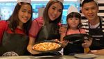 Intip Pose Keren Gisella Anastaia Saat Kulineran Bareng Gempita