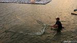 Yuk! Menikmati Sore Sambil Memancing di Danau Masjid Al Jabbar