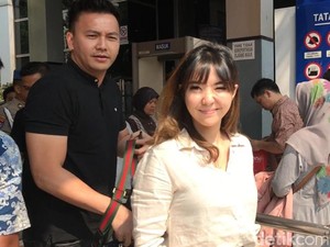 Ditemani Wijin, Gisel Datangi Polda untuk Laporkan Fitnah Video Syur