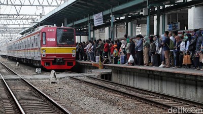 3 Rute KRL Disetop Sementara, Begini Suasana Stasiun Manggarai
