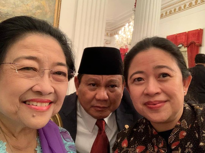 Puan dan Megawati swafoto bersama Prabowo Puan dan Megawati swafoto bersama Prabowo