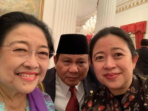 Selfie Bareng, Prabowo Nyempil di Antara Megawati dan Puan