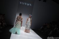 Perwujudan Mimpi Aneh Toton Hingga Nuansa Afrika I.K.Y.K di JFW 2020