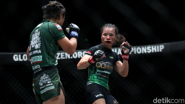 Priscilla Hertati Lumban Gaol kalahkan petarung Myanmar Bozhena Antoniyar. Hal itu membuatnya makin dekat raih gelar juara dunia MMA One Championship kelas atom.