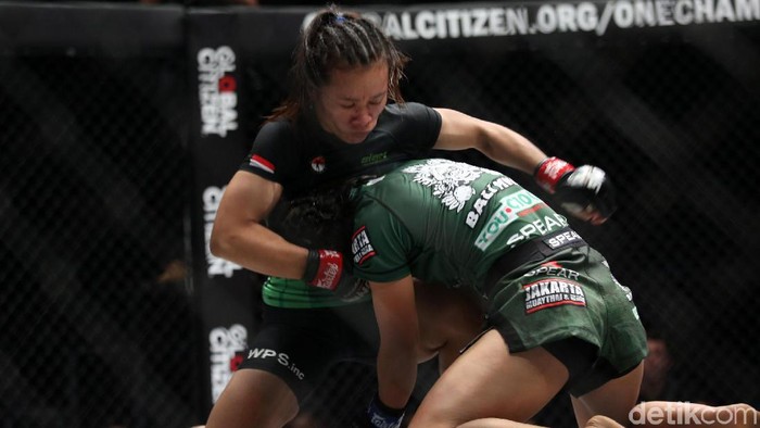 Priscilla Hertati Lumban Gaol kalahkan petarung Myanmar Bozhena Antoniyar. Hal itu membuatnya makin dekat raih gelar juara dunia MMA One Championship kelas atom.