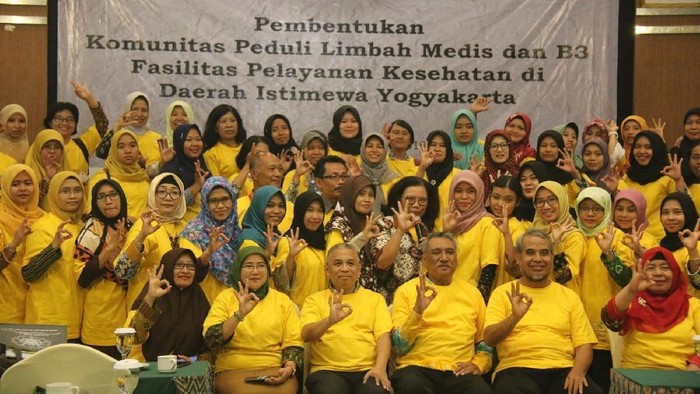 Pembentukan komunitas limbah medis dan B3 Fasilitas Pelayanan Kesehatan di DIY, di University Club UGM, Jumat (25/10/2019). Foto: Humas UGM Pembentukan komunitas limbah medis dan B3 Fasilitas Pelayanan Kesehatan di DIY, di University Club UGM, Jumat (25/10/2019). Foto: Humas UGM