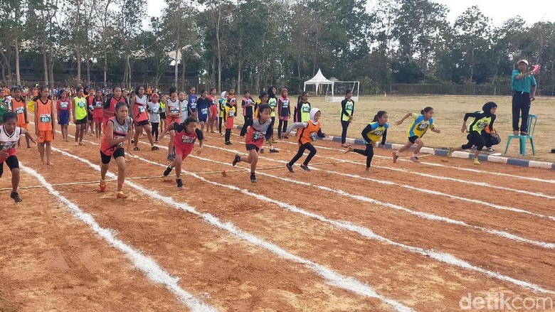 Banyuwangi Jaring Pelari Muda Melalu Kompetisi Lari Estafet Massal Banyuwangi Jaring Pelari Muda Melalu Kompetisi Lari Estafet Massal