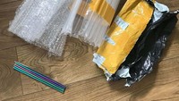 Beli sedotan ramah lingkungan malah kemasan plastiknya banyak banget. Istimewa/Dok. Boredpanda.