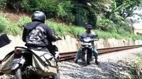 Aksi ini mendapat perhatian serius dari Polisi Khusus Kereta Api (Polsuska). Patok-patok besi dipasang di pintu masuk menuju area yang memang kanan kirinya dibatasi tebing perkebunan warga tersebut.